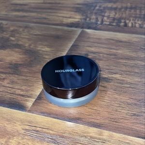 HourGlass translucent setting powder